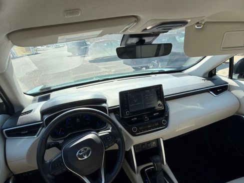 Used 2022 Toyota Corolla Cross XLE AWD/4WD image 12