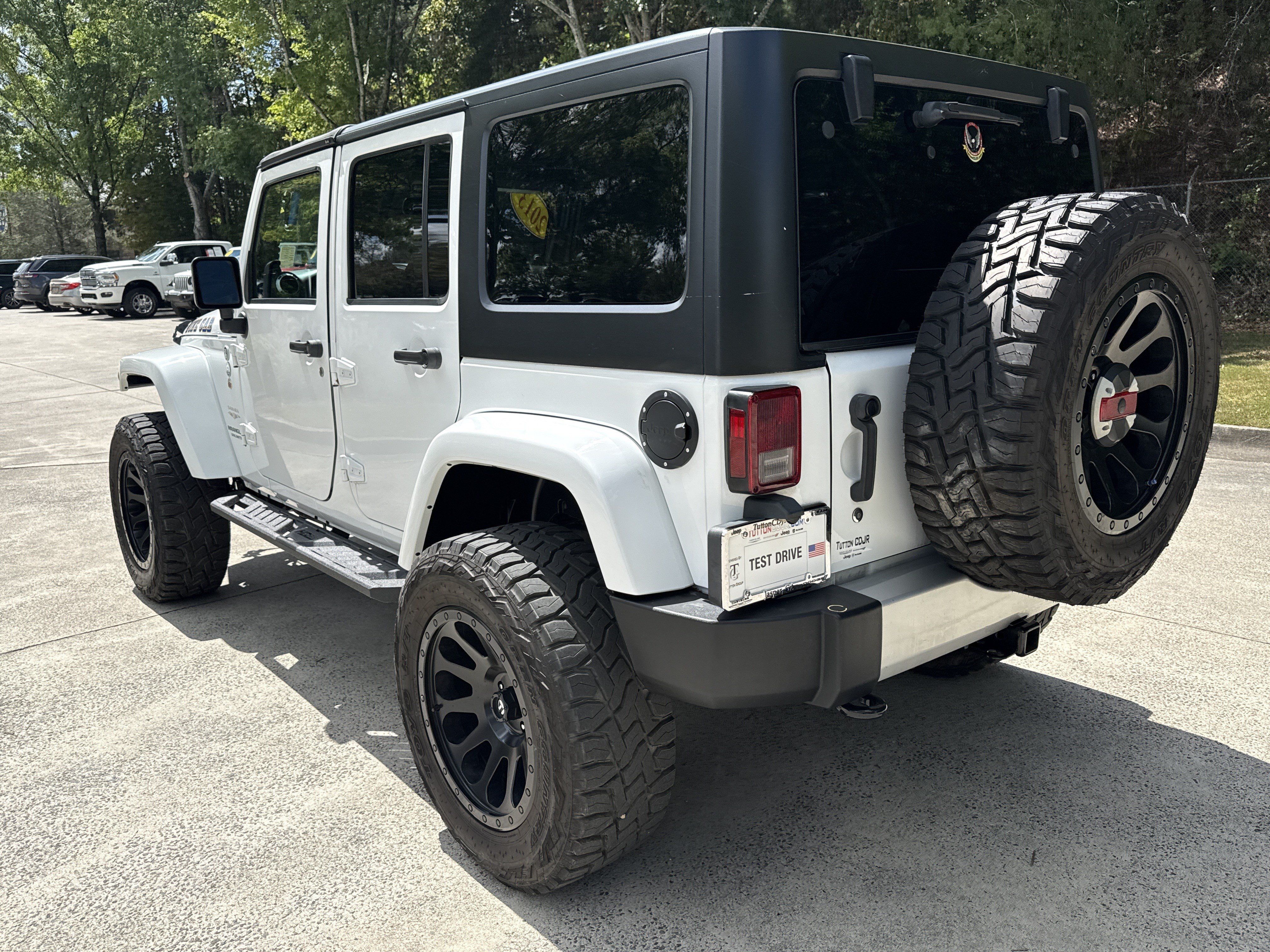 Used 2013 Jeep Wrangler Unlimited Sahara w/ Dual Top Group AWD/4WD image 5