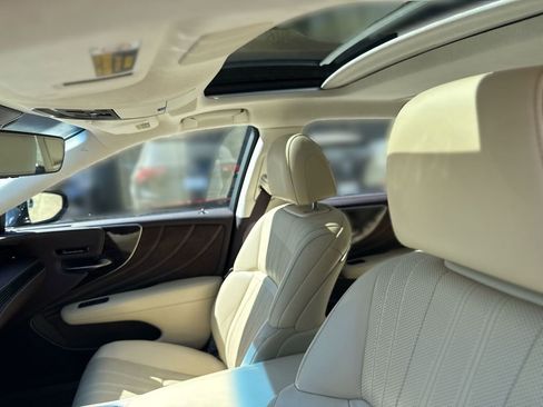 Used 2018 Lexus LS 500 w/ Interior Upgrade Package image 16