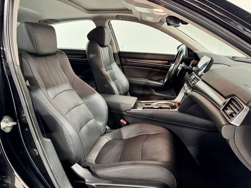 Used 2020 Honda Accord Touring image 25