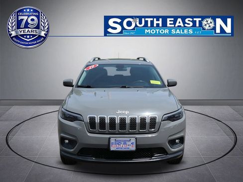 Used 2019 Jeep Cherokee Latitude Plus w/ Cold Weather Group AWD/4WD image 3
