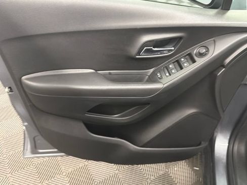 Used 2019 Chevrolet Trax LT w/ LT Convenience Package FWD image 33