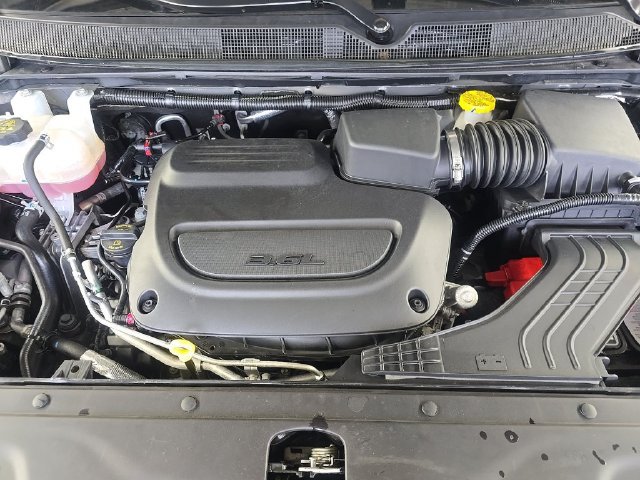Used 2025 Chrysler Pacifica Limited FWD image 9