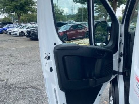 Used 2025 RAM ProMaster 2500 FWD image 9