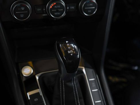 Used 2022 Volkswagen Taos SEL image 23