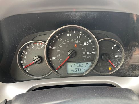 Used 2016 Toyota RAV4 LE image 18