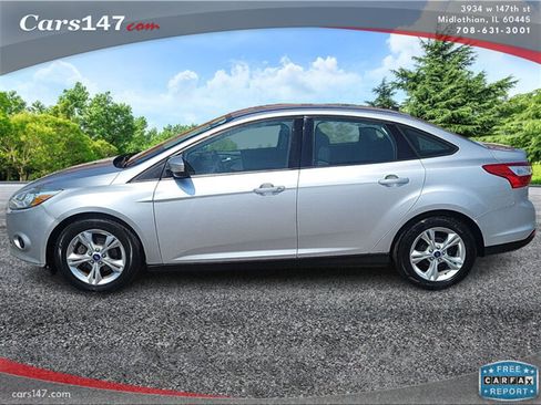 Used 2013 Ford Focus SE w/ SE Winter Pkg image 3