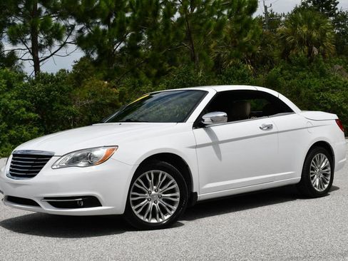 Used 2012 Chrysler 200 Limited FWD image 2