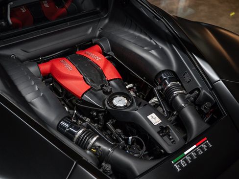 Used 2020 Ferrari F8 Tributo RWD image 25