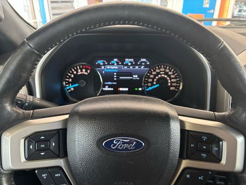 Used 2017 Ford F150 Lariat w/ Equipment Group 502A Luxury AWD/4WD image 15