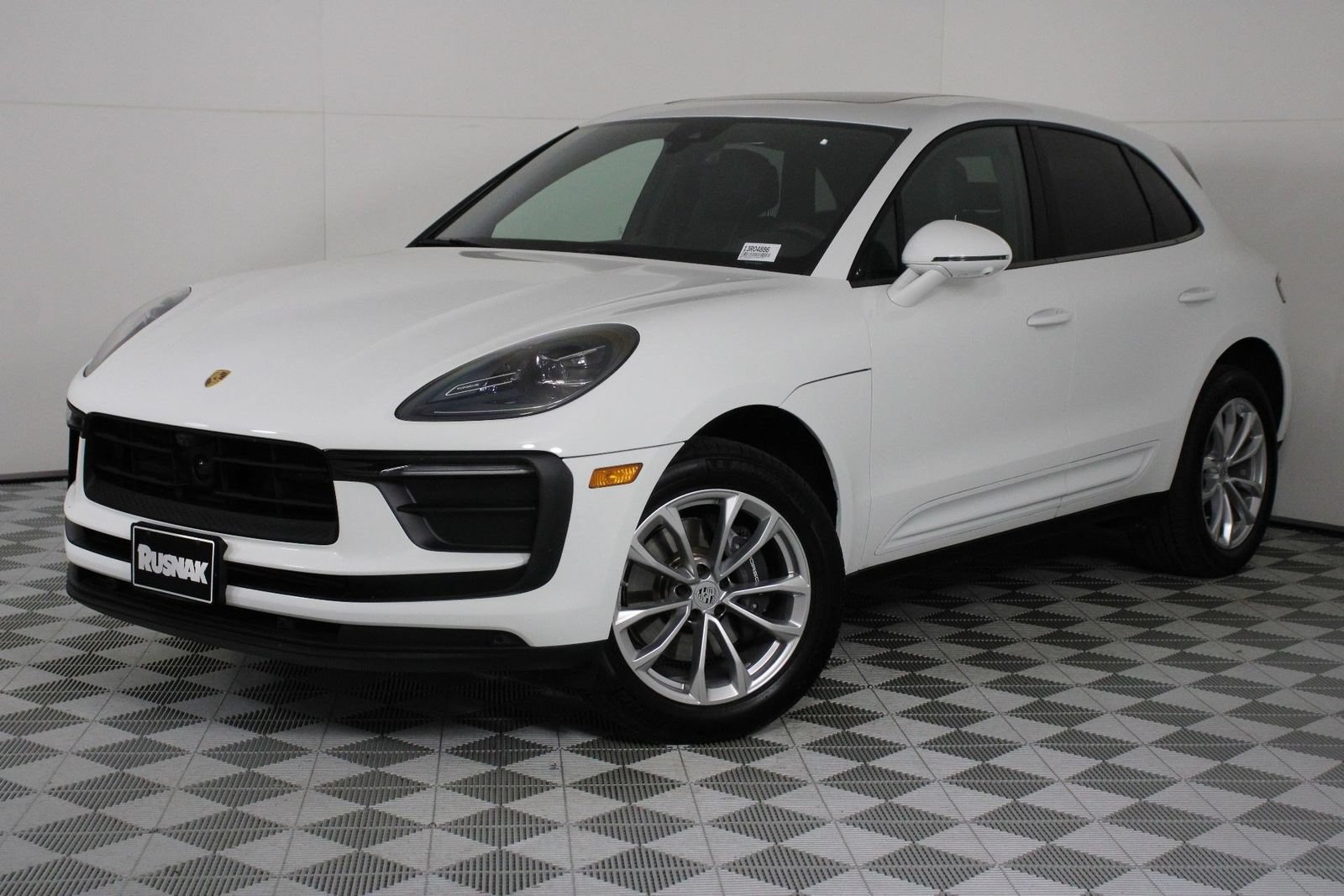 Certified 2026 Porsche Macan AWD/4WD image 35