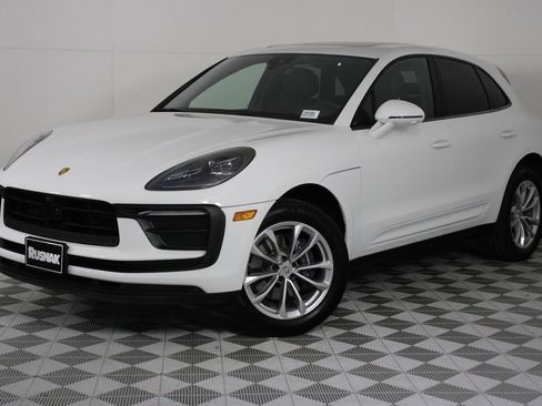 Certified 2026 Porsche Macan AWD/4WD image 35