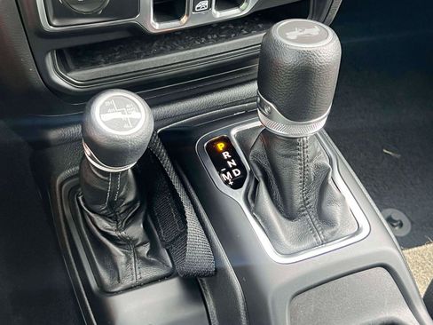 Used 2023 Jeep Wrangler Unlimited AWD/4WD image 12
