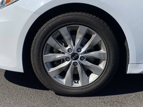 Used 2018 Kia Optima LX w/ 17" Alloy Wheels Package FWD image 7