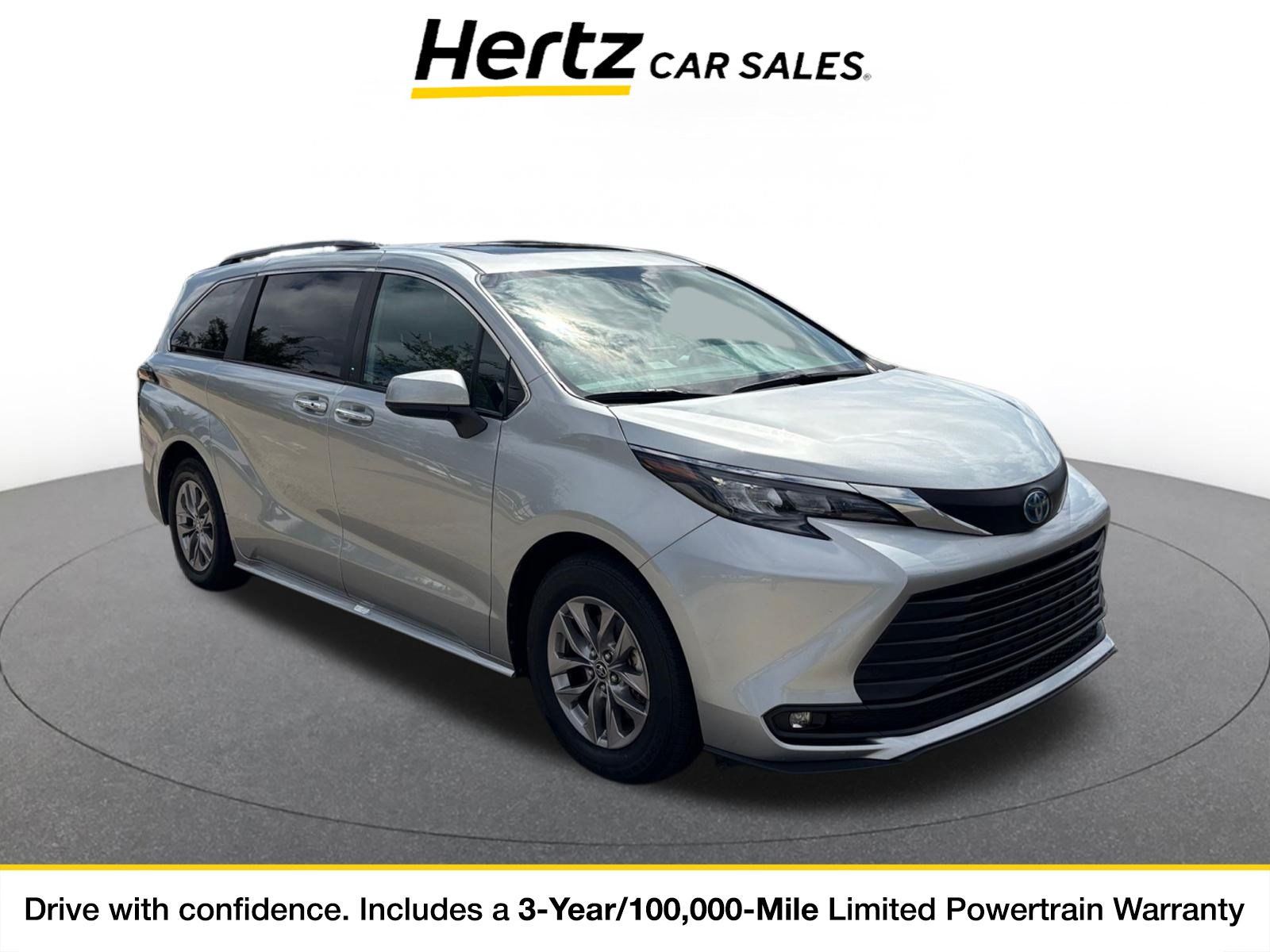 Used 2025 Toyota Sienna XLE FWD image 1