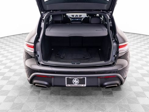 Certified 2026 Porsche Macan AWD/4WD image 30