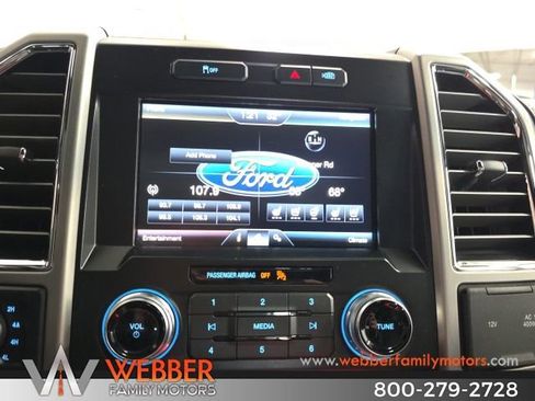 Used 2015 Ford F150 Platinum w/ Equipment Group 701A Luxury image 22