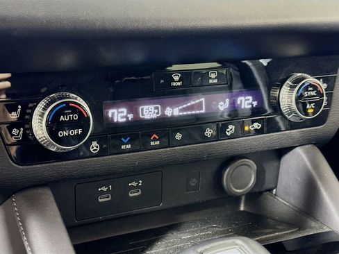 Used 2025 Mitsubishi Outlander SEL image 14