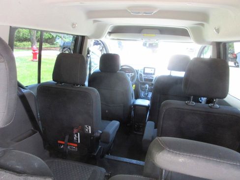 Used 2022 Ford Transit Connect XLT FWD image 12