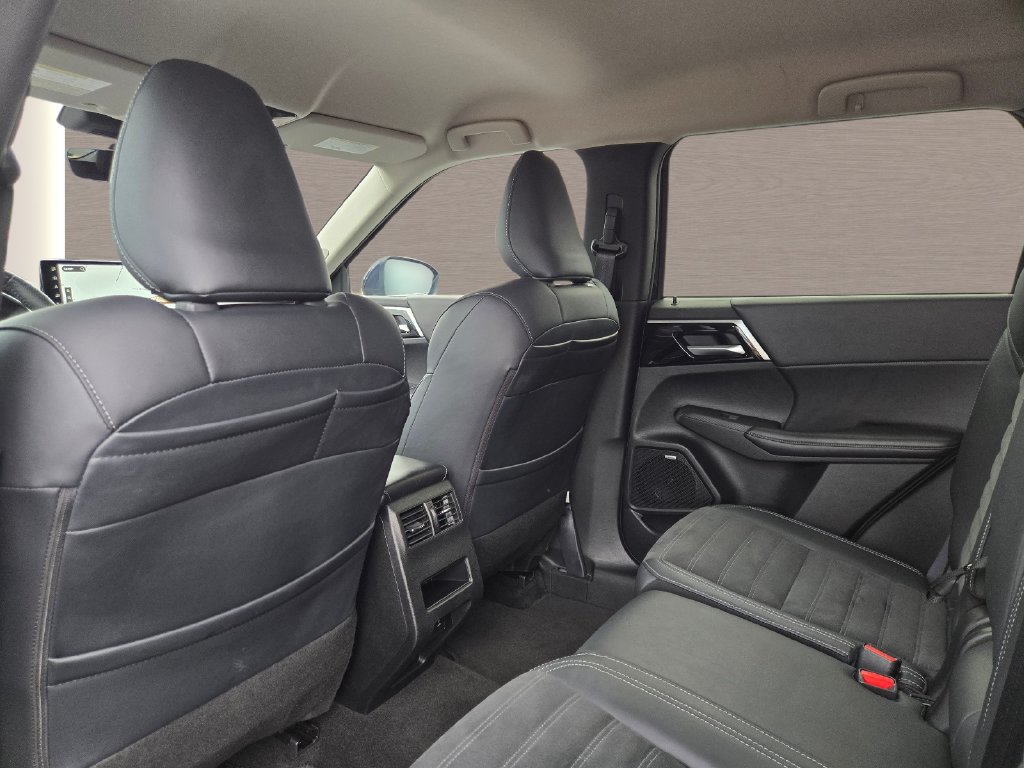 Used 2025 Mitsubishi Outlander SE AWD/4WD image 20