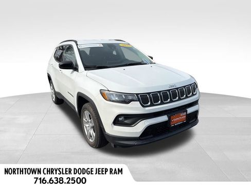 Used 2022 Jeep Compass Latitude image 1