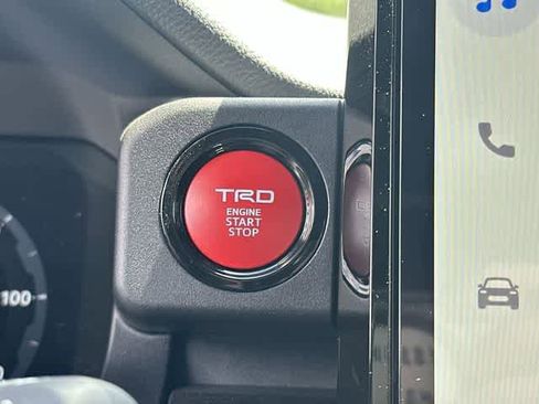 Used 2025 Toyota 4Runner TRD Off-Road Premium AWD/4WD image 10