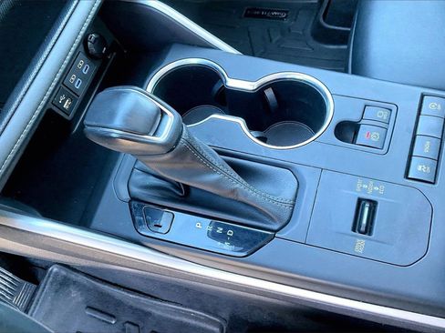 Used 2022 Toyota Highlander XLE image 33