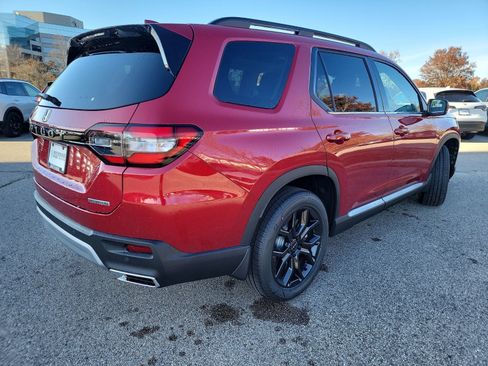 Used 2025 Honda Pilot Touring image 8