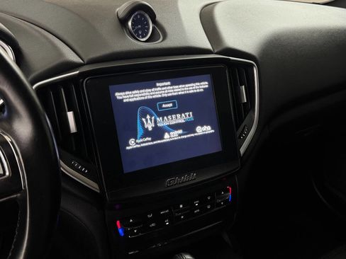 Used 2017 Maserati Ghibli image 44
