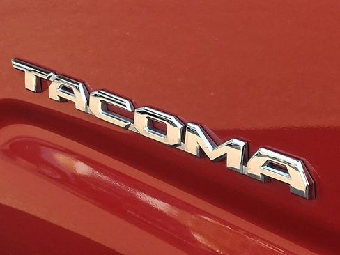 Used 2019 Toyota Tacoma SR5 AWD/4WD image 31