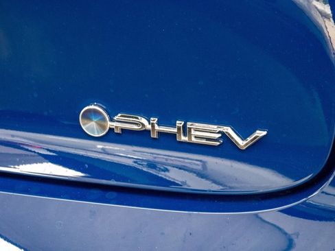New 2026 Toyota Prius Plug-In Hybrid FWD image 9
