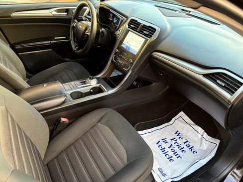 Used 2020 Ford Fusion SE image 25