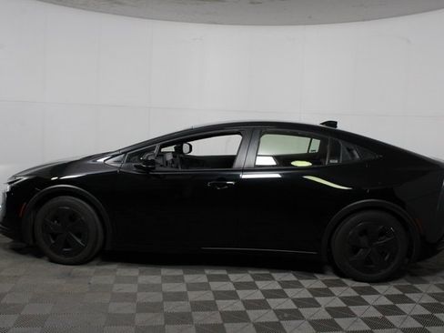 Used 2024 Toyota Prius LE image 4