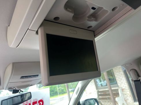 Used 2014 Chrysler Town & Country Touring-L FWD image 26