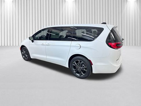 New 2026 Chrysler Pacifica Select image 7