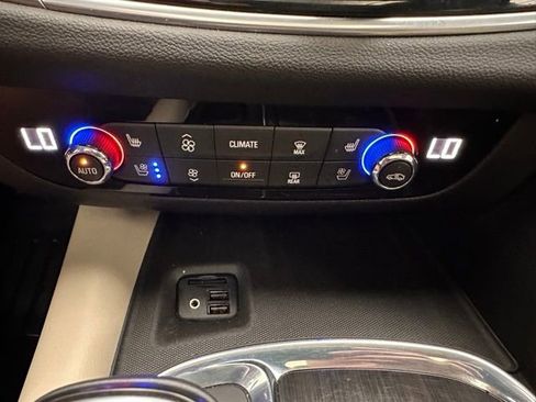 Used 2020 Buick Enclave Premium w/ Sun and Sites Package image 22