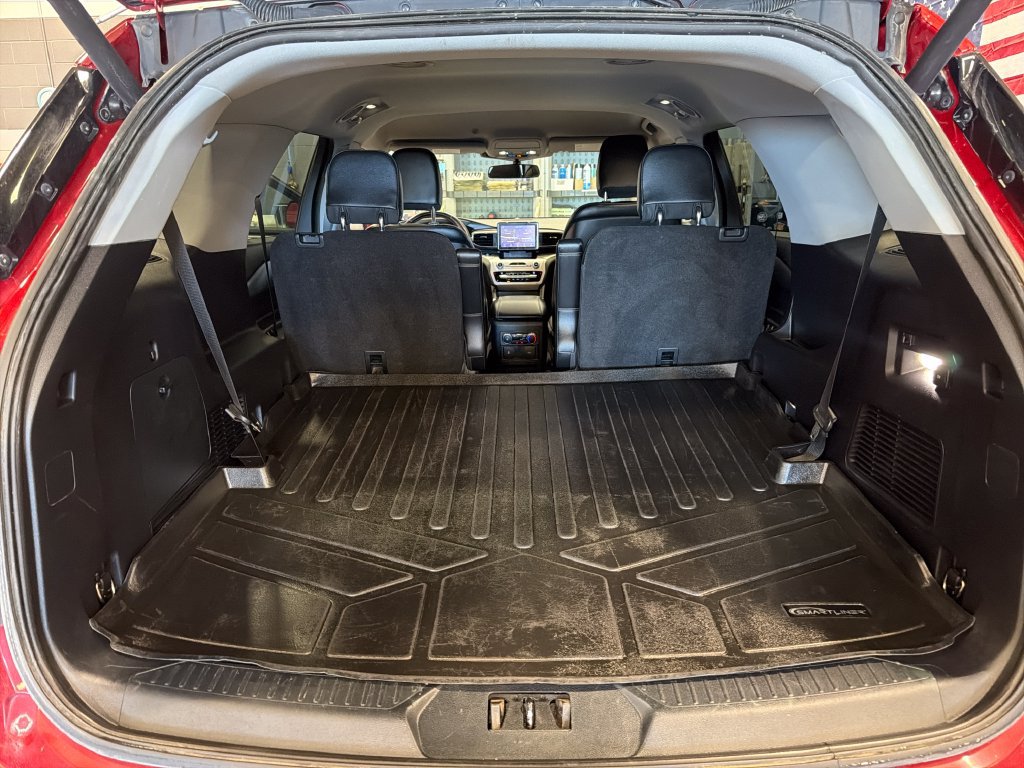Used 2020 Ford Explorer XLT w/ Equipment Group 202A AWD/4WD image 17