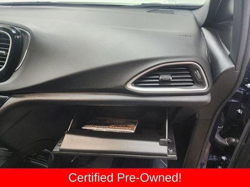 Used 2025 Chrysler Pacifica Select image 31