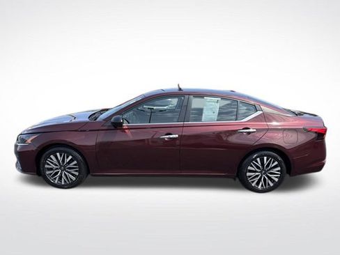 Used 2024 Nissan Altima 2.5 SV FWD image 3