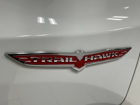 Used 2023 Jeep Renegade Trailhawk AWD/4WD image 11