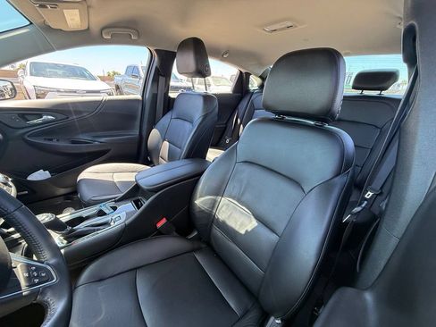 Used 2017 Chevrolet Malibu Hybrid w/ Leather Package FWD image 4
