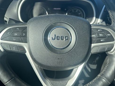 Used 2015 Jeep Cherokee Trailhawk w/ Cold Weather Group image 11