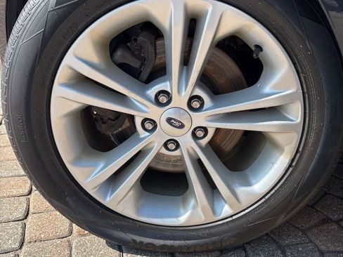 Used 2016 Ford Taurus SE image 9