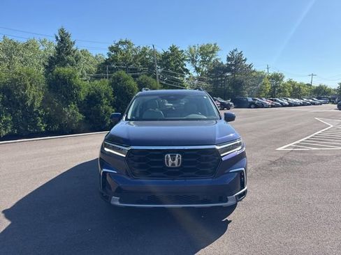 Certified 2023 Honda Pilot Touring image 2