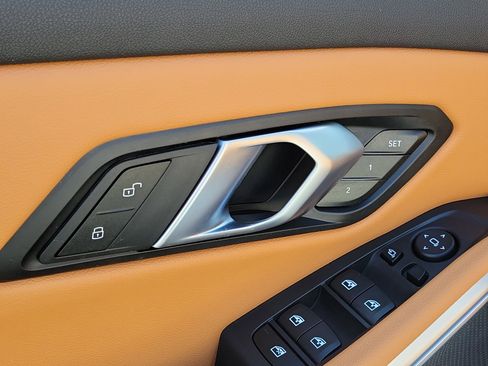 Certified 2025 BMW 330i Sedan w/ Convenience Package image 17