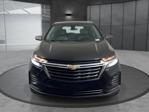 Used 2022 Chevrolet Equinox LS w/ LS Convenience Package FWD image 2