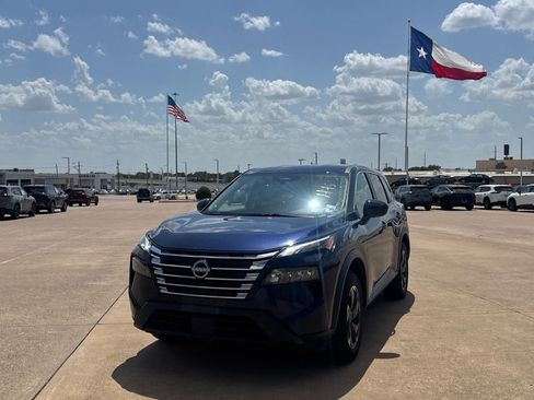 Used 2025 Nissan Rogue SV FWD image 7