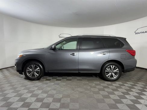 Used 2019 Nissan Pathfinder SV image 5