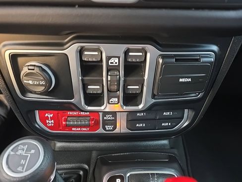 Used 2024 Jeep Wrangler Unlimited Rubicon image 16