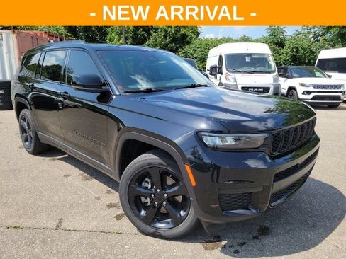 Used 2023 Jeep Grand Cherokee L Laredo AWD/4WD image 1